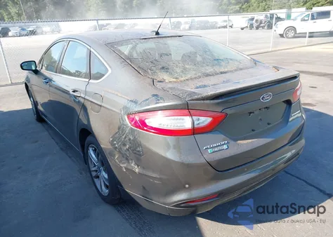 2015 Ford Fusion Energi Titanium z USA, uszkodzony, nr VIN 3FA6P0SU8FR243611